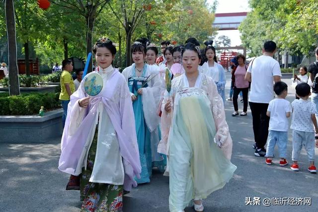 龙园第二届汉服文化节开幕，汉服小姐姐齐聚龙园欢度国庆