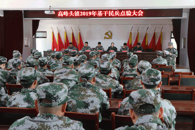 新入队民兵代表上台发言.gif