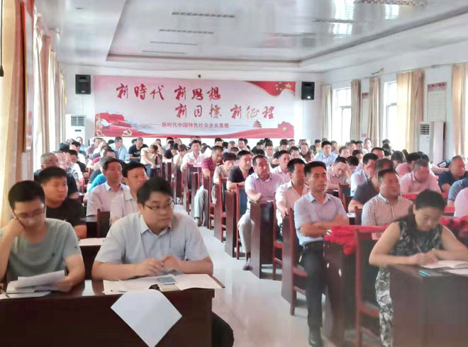 7月4日归昌乡党员干部观看警示教育片.jpg