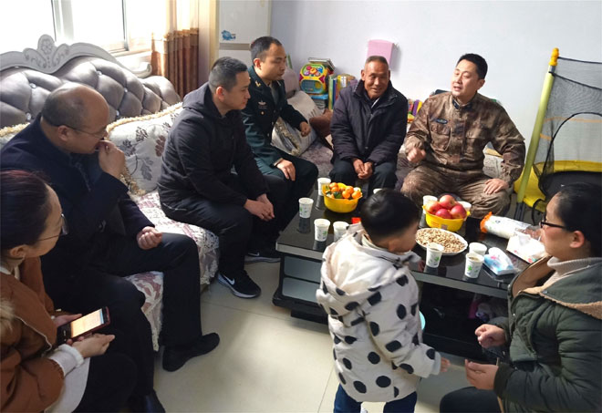 亲切座谈.jpg