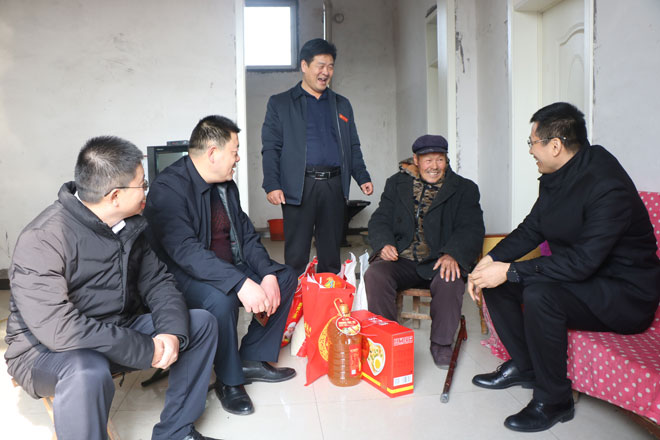 郁万成走访第一书记村-030.jpg