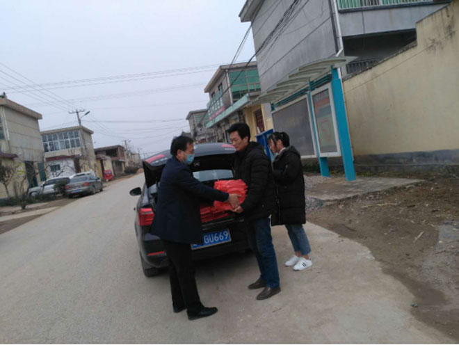 临沂汪沟第一中学教材送到学生家414.jpg