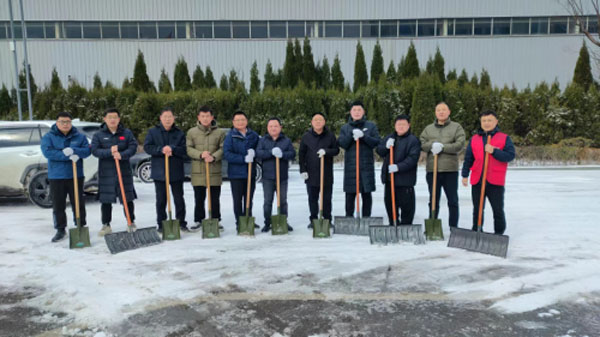 20240222以雪为令应急先行临沂高新区应急局党支部积极开展扫雪除冰工作257.jpg